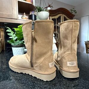 Ugg Women’s Classic Zip Boot